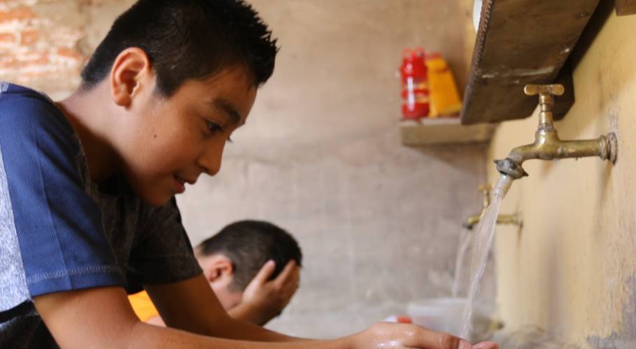 WorldBankGroup's tweet photo. Ensuring access to sanitation services makes cities safer &amp; improves citizens’ health &amp; well-being. We’re helping the city of Santa Cruz, #Bolivia, develop guidelines, training &amp; models for safe #InclusiveSanitation. https://t.co/1dropJEfSb #SpotlightonLAC https://t.co/LH66z8aIZV