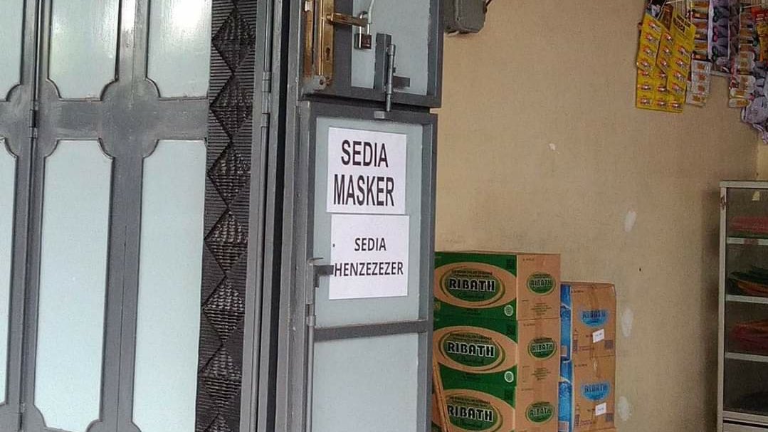JVLEHA's tweet photo. "Cari apa pak?"

"Henzezezer"

"Oh, heat en solder?"

"Bukan! Henschwarzenegger!" https://t.co/ZLH3IrBVvA