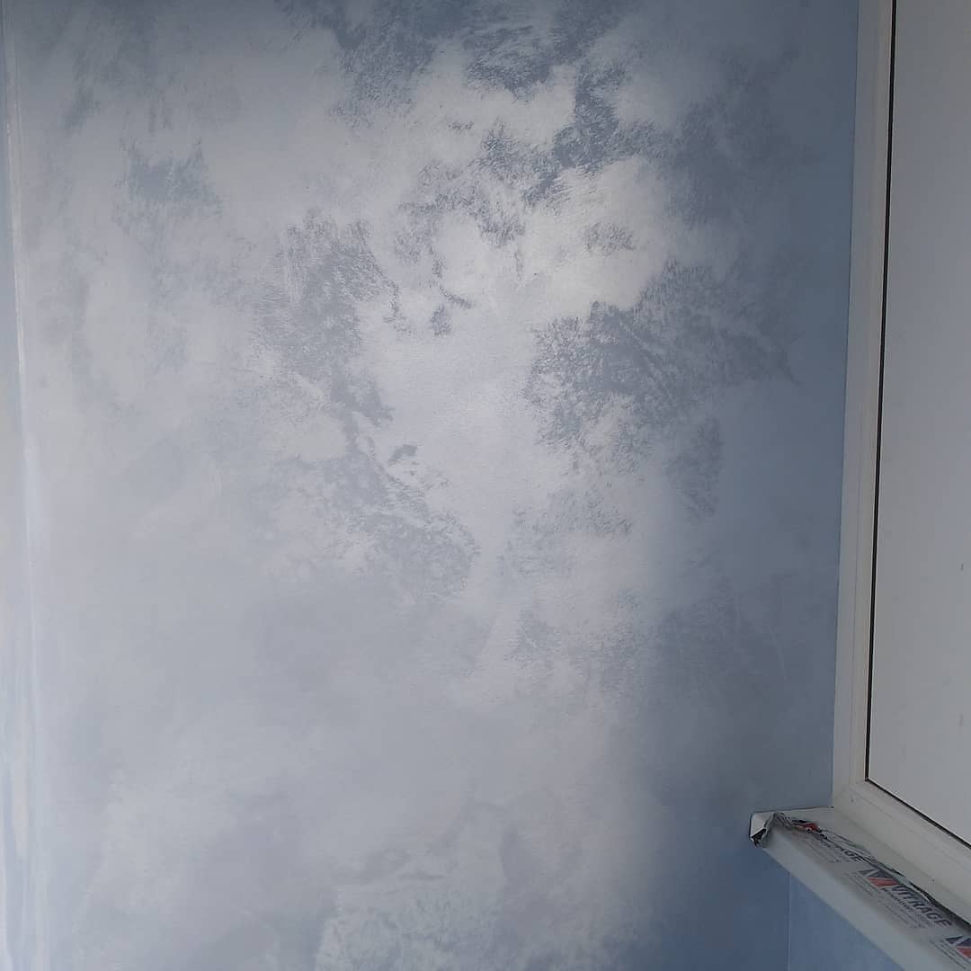 Lacos_Paints's tweet photo. Песок на балконе – это прекрасно, если речь идёт �� декоративном покрытии Vincent Décor Sabbia! Небесно-голубые россыпи с перламутровыми вкраплениями украсили стены, а потолок оформили базовым жемчужным цветом. 

#lacos #diy #vincentdecor 
фото: https://t.co/DjlHx8dZQZ https://t.co/EmIWT16yJR