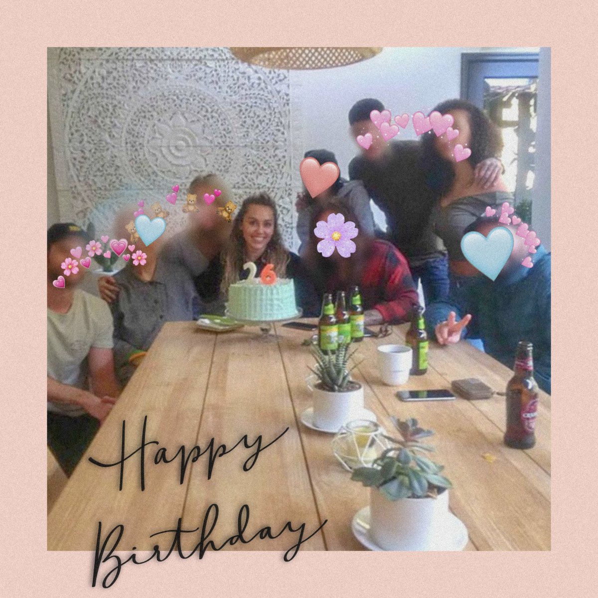 JustinBixberB's tweet photo. La familia se reunió en la mansion, hijos, nueras/yerno y nietos, para festejar con una comida y un pastel todos juntos pasando un día lleno de mimos para la festejada.— https://t.co/Awx6nHfAJB