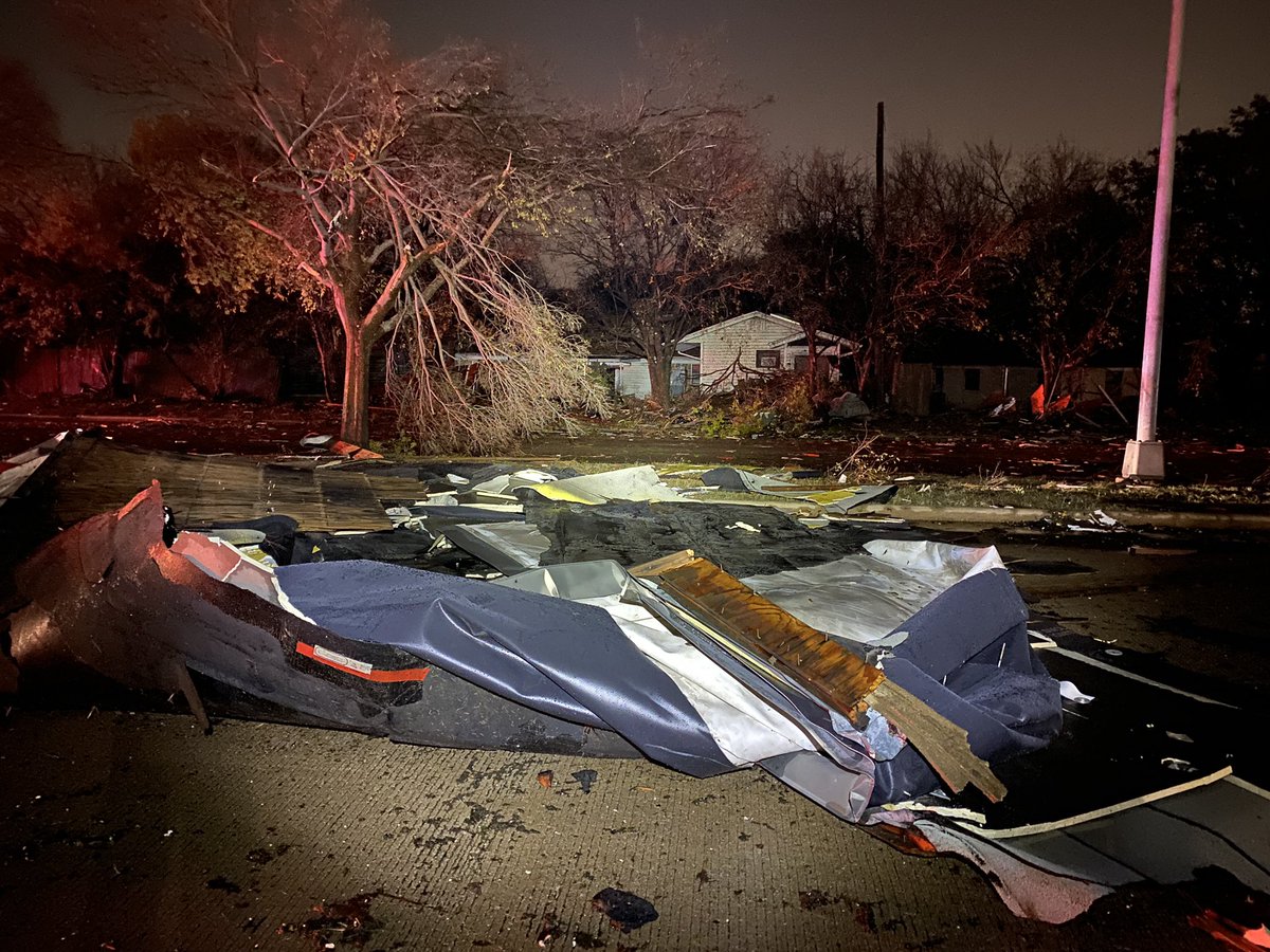 ArlingtonPD's tweet photo. Continuing to assist @ArlingtonTxFire at a few locations tonight due to roof collapses and debris field. Pioneer Parkway is closed in both directions between Center Street and Collins Street due to debris from area apartment complexes on roadway. https://t.co/S73pT0o4ge