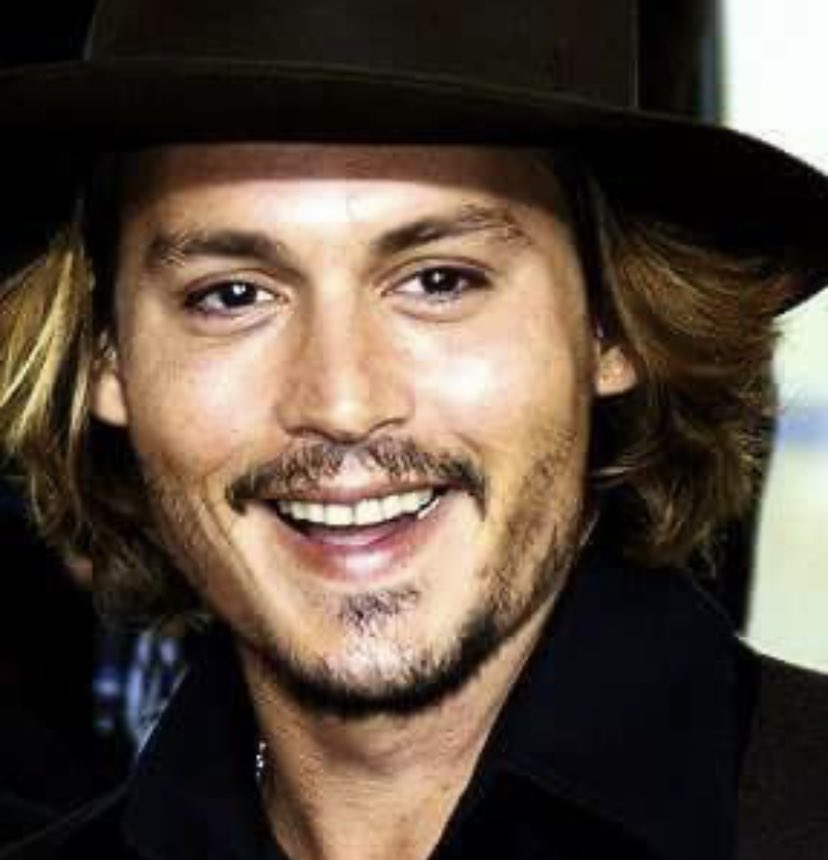 depp_giulia's tweet photo. Morning #deepheads 💙 waiting for #JusticeForJohnnyDepp wish you all a wonderful day full love f love and kindness 💙💙 https://t.co/bUlyCNNrau