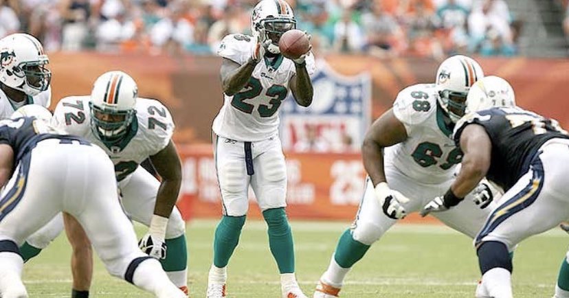 This week’s Her Sports Corner term of the week is Wildcat Formation. A Wildcat Formation is a formation in which either the quarterback or running back can take a direct snap. The quarterback will sometimes also be lined up as a receiver.

#hersportscorner #nfl