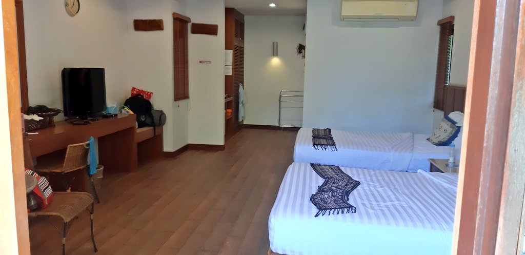 craigdude2001's tweet photo. Not bad for a 1100 a night, 900 if I didn't opt to include breakfast #BangSaphan #Prachuap https://t.co/B75KbMTKCU