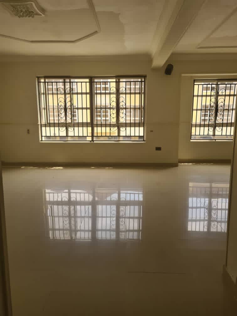 loft_code's tweet image. SELLING: SERVICED 5-BEDROOM TERRACE HOUSE WITH A ROOM SERVANT QUARTER AT BOURDILLON COURT ESTATE, CHEVRON DRIVE,LEKKI

SALES PRICE: N75m
info@theloftcode.com
0805 708 1122, 0902 758 6630
#loftcode #lekki #lagos #home #homes #realestate