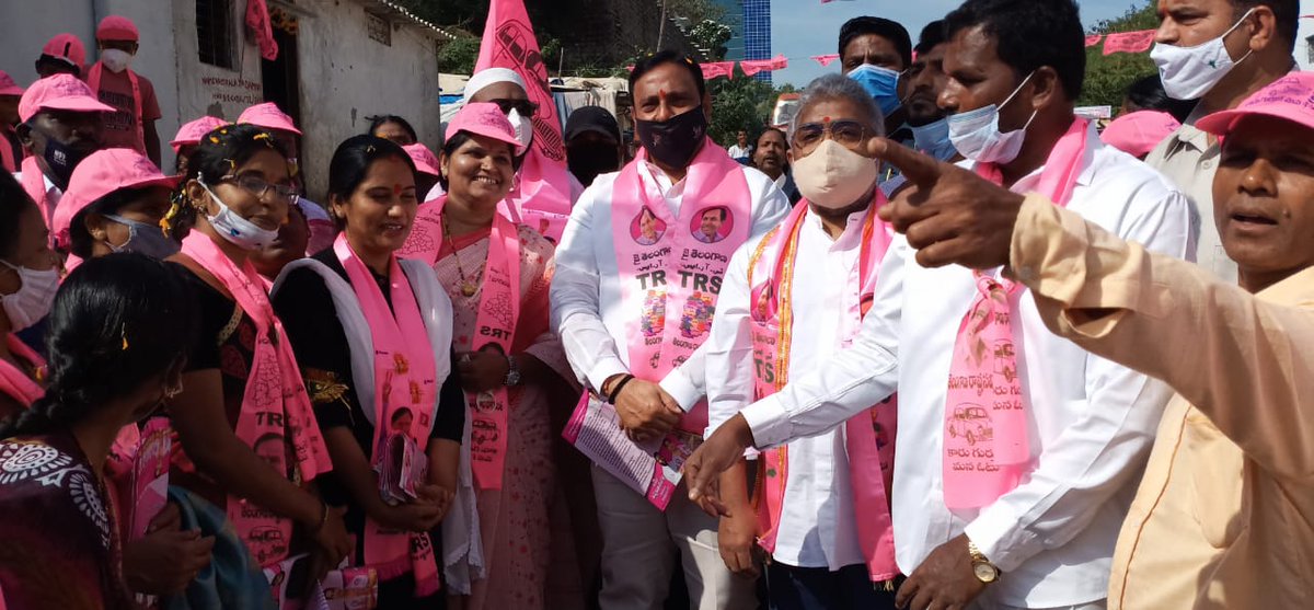 DNRTRS's tweet photo. Today Conducted #Door to #Door Election Campaigning at Naidu Nagar, Singada Basthi for Smt.@mannekavitha4
 92- Division contesting candidate. Along with Sri Vipalv Kumar garu &amp; local TRS Leaders Participated. @KTRTRS @trspartyonline @trs_Khairatabad @MPsantoshtrs https://t.co/uNx2I68QQ5