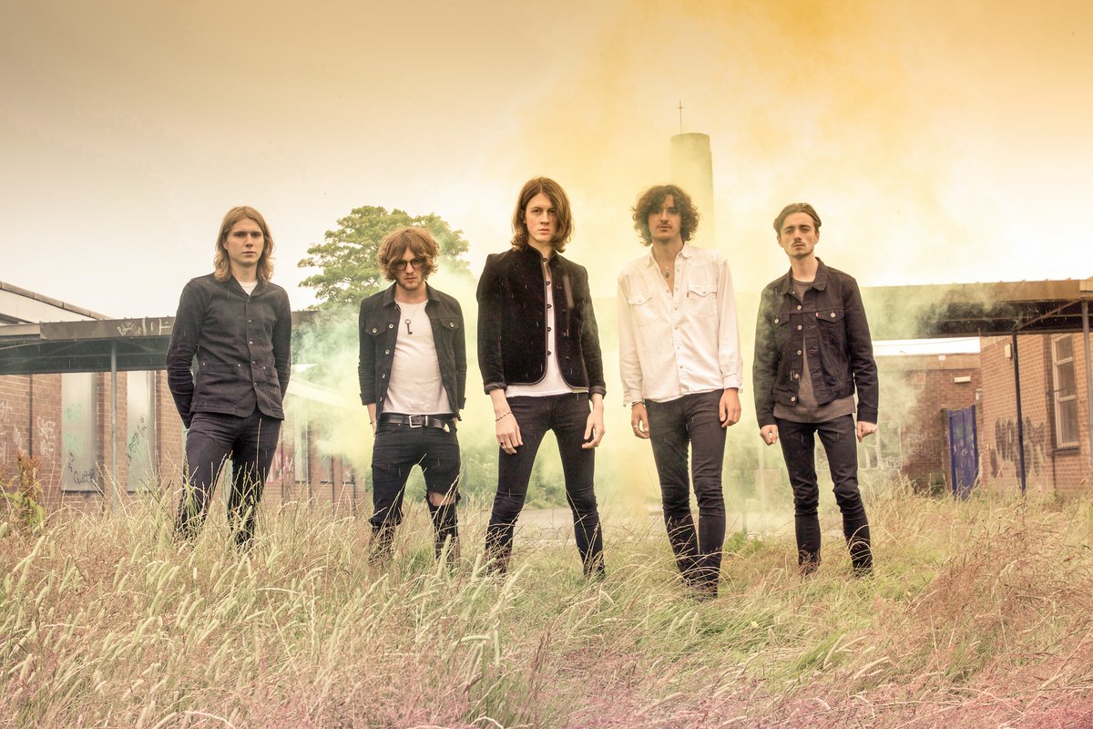 4EVERManchester's tweet photo. Calling all #Blossoms fans! Snap up this shot by @Asupremeshot of Stockport's very own @BlossomsBand, signed by the band and the perfect gift for any fan.

#30ArtistsGiveItUp

Place your bid ⬇️
https://t.co/PKqkxVV1HL https://t.co/qQJM6pGjtK