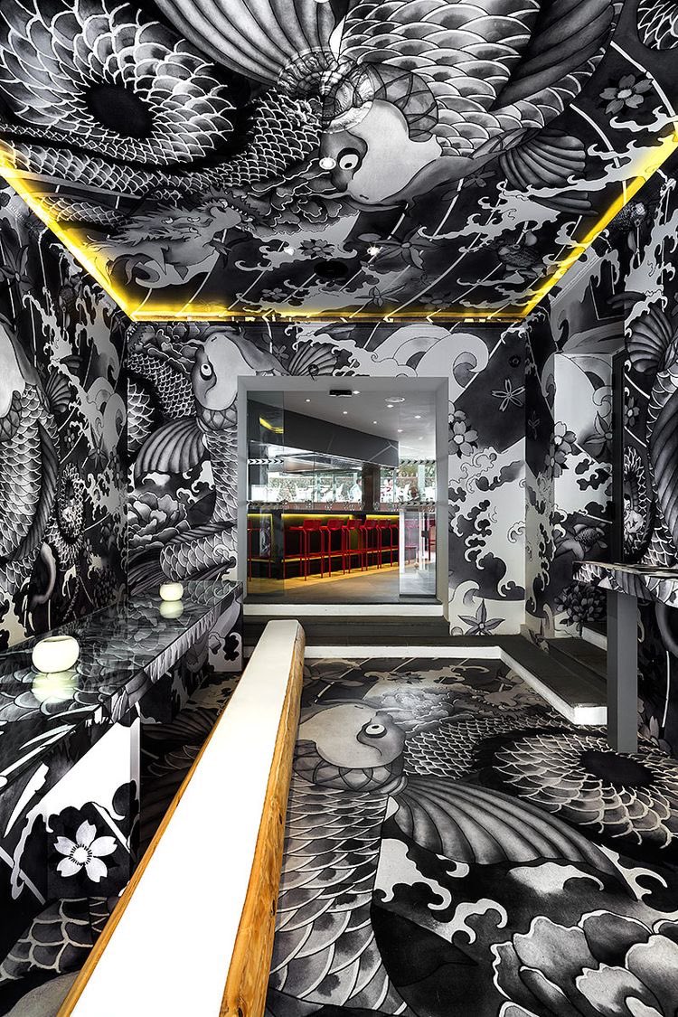 Fransa’daki  Koï Japon restoranına bu dövme motiflerini yapan sanatçının adı,
Vincent Coste