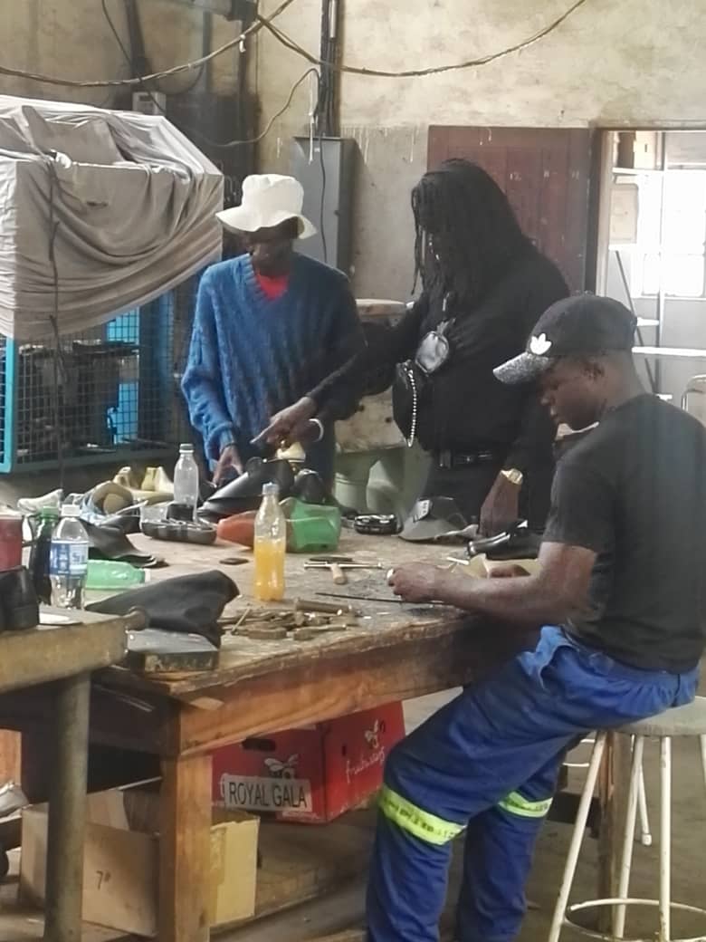 StratfordsL's tweet photo. @Itskarizma THANK you for coming through to Stratfords Leather Yesterday. We looking forward to introducing our LATEST VENTURE and SERVICE Offering with you ! #LeatherManufacturing #ValueAddition #SupportLocal https://t.co/ikxHVqH6Rp