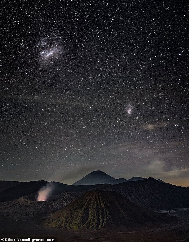 MeltHell's tweet photo. Milky Way is being slowly 'pulled apart' by the gravity of a neighbouring galaxy | Daily Mail Online https://t.co/uS4V1uoKSU - #Science #News procured by #HNG - https://t.co/DXnT36X5oh @GoogleNews #Luton https://t.co/lDtUrp12J8