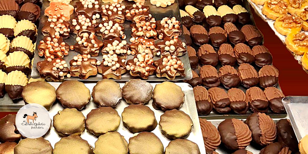 Las pastitas artesanales son toda una tentación para los golosos. De chocolate, de nueces, de fresa... ¿Ya has probado toda nuestra variedad? 😍😋😋😋👌 Reparto a domicilio en #Torrelodones y alrededores

#Pastelería #Repostería #Gourmet #Confitería