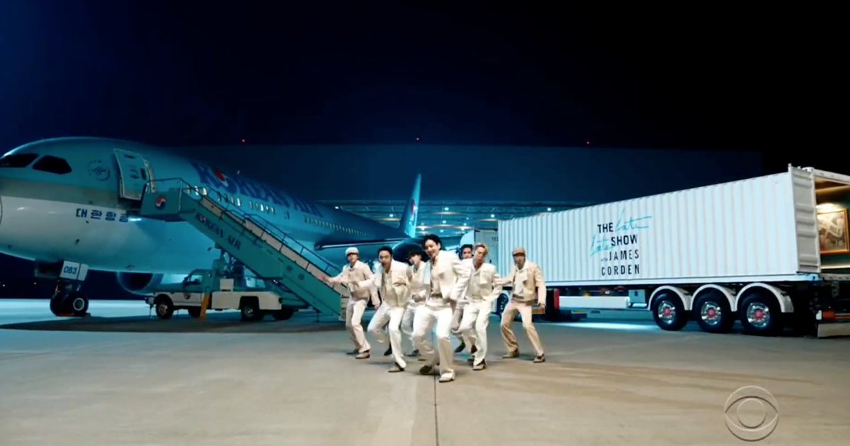 charts_k's tweet photo. .@BTS_twt's "Dynamite" performance started at the airport and ended up with them flying to @latelateshow set via @KoreanAir! #BTSxCorden https://t.co/YJF6IwAfi4