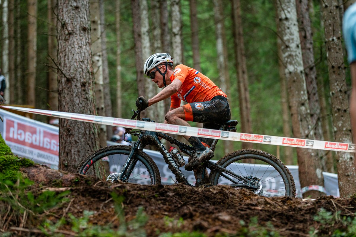 They had to push, up and down the hill during the Mountainbike World Championships in Leogang. But it (almost) always ended with a smile.
<a href="/KNWU/">KNWU</a> I <a href="/NLLoterij/">Nederlandse Loterij</a> I <a href="/UCI_MTB/">UCI MTB</a>