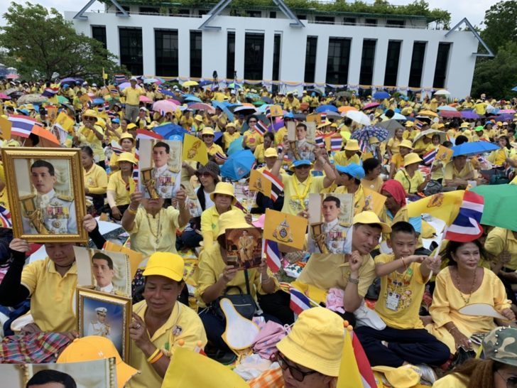 Smorrapoom2's tweet photo. ครั้งหนึ่งในชีวิต

 #ภูมิใจที่ได้รับเสด็จ https://t.co/o5bGfWW6Fz