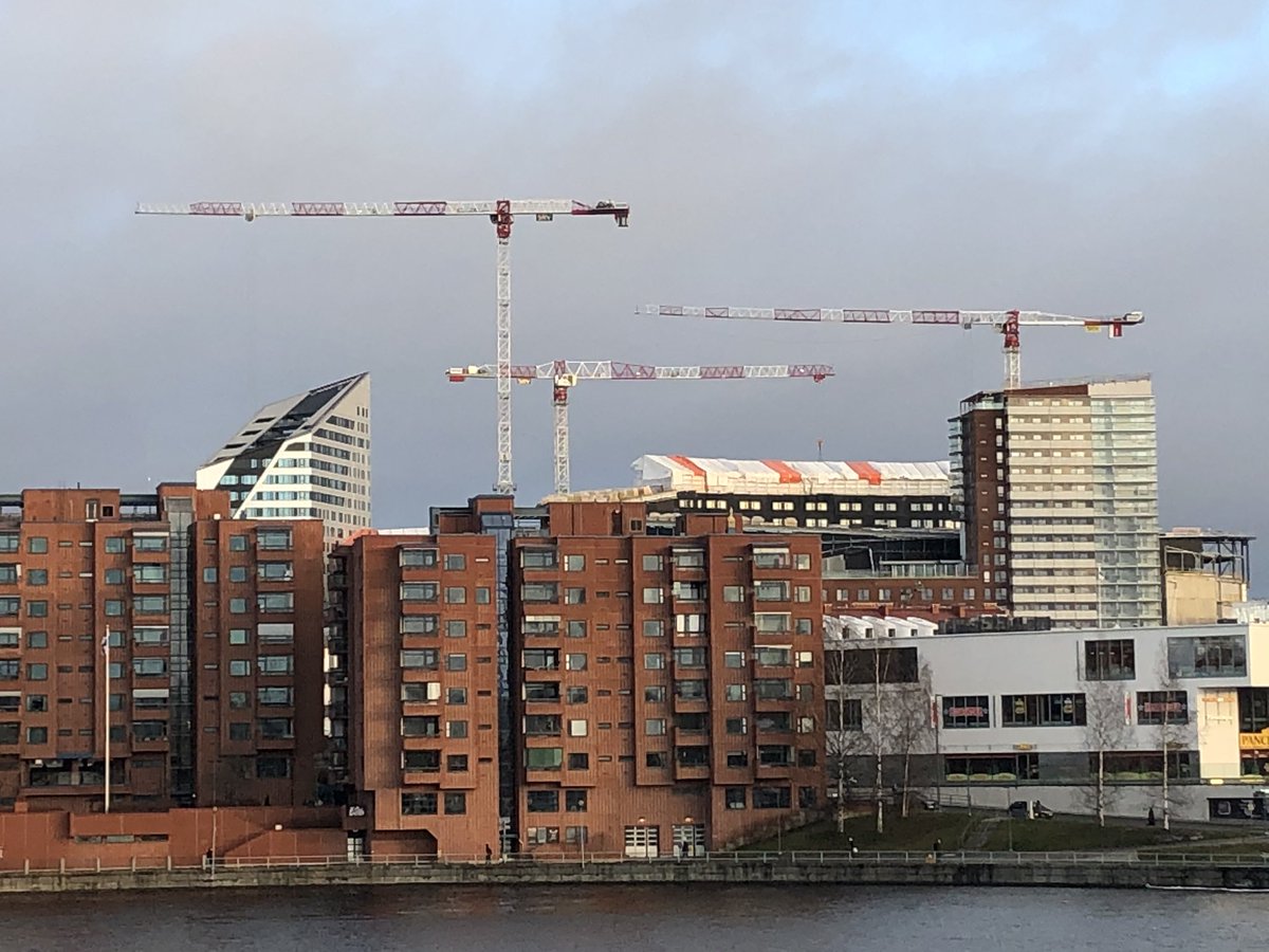 Tampereen väkiluku oli lokakuun lopussa 241 305 (kasvua 3 165, 1,33%). Tampereen seudun väkimäärä oli 398 110 (kasvua 4 260, 1,08%). Tampereen työttömyysprosentti oli 14,1 ja seudun 12,4. Tampereen ja seudun kasvu on nopeinta Suomessa. <a href="/tampereenseutu/">Tampereenseutu</a> <a href="/Tamperekaupunki/">Tampereen kaupunki</a>