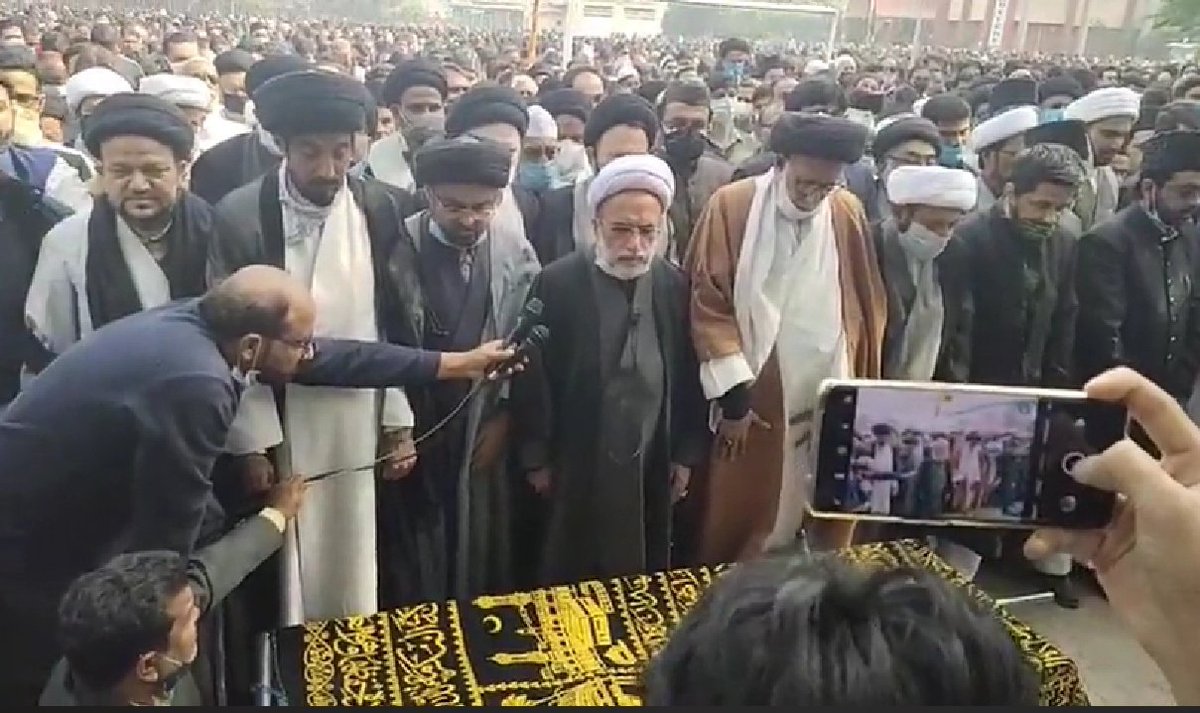 shahriyarsyed1's tweet photo. Iran's Supreme Leader's representative for India, Haaj Mahdi Mahdavipor lead the funeral prayers  of Prominent Muslim scholar Maulana Kalbe Sadiq  in Lucknow. #Lucknow #KalbeSadiq . https://t.co/8OVPDkAwSb