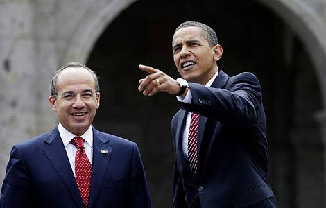 mariza062's tweet photo. @FelipeCalderon “Mira #EnanoAcomplejado vete para allá, a esa esquina” Eso fue lo que le dijo #Obama a #CaldeRon 🤣🤣🤣🤣🤣 Y ya deja de #Beber él #Alcohol te hace ver #ElefantesRosa y sentirte #Gigante Muchos en #México sabremos tú #Diminuta #Estatura #CalderonAPrisión https://t.co/SwfSoGmPmr