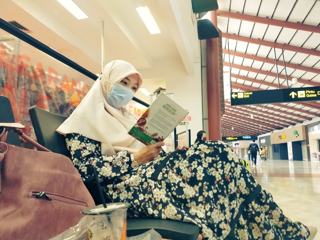 nufadilah's tweet photo. Saat dunia
Blm mengenal pola tidur yg sehat
Blm mengerti pentingnya mandi
Blm tahu cara menjaga diri dr unsur bahaya
Rasulullah sdh mengajarknnya kpd para sahabat
Saat dunia
Blm tahu manfaat madu
Allah & RasulNya sdh memberi info itu
#JurusSehatRasulullah
#DuniaButuhSistemIslam https://t.co/py8IpcodsR