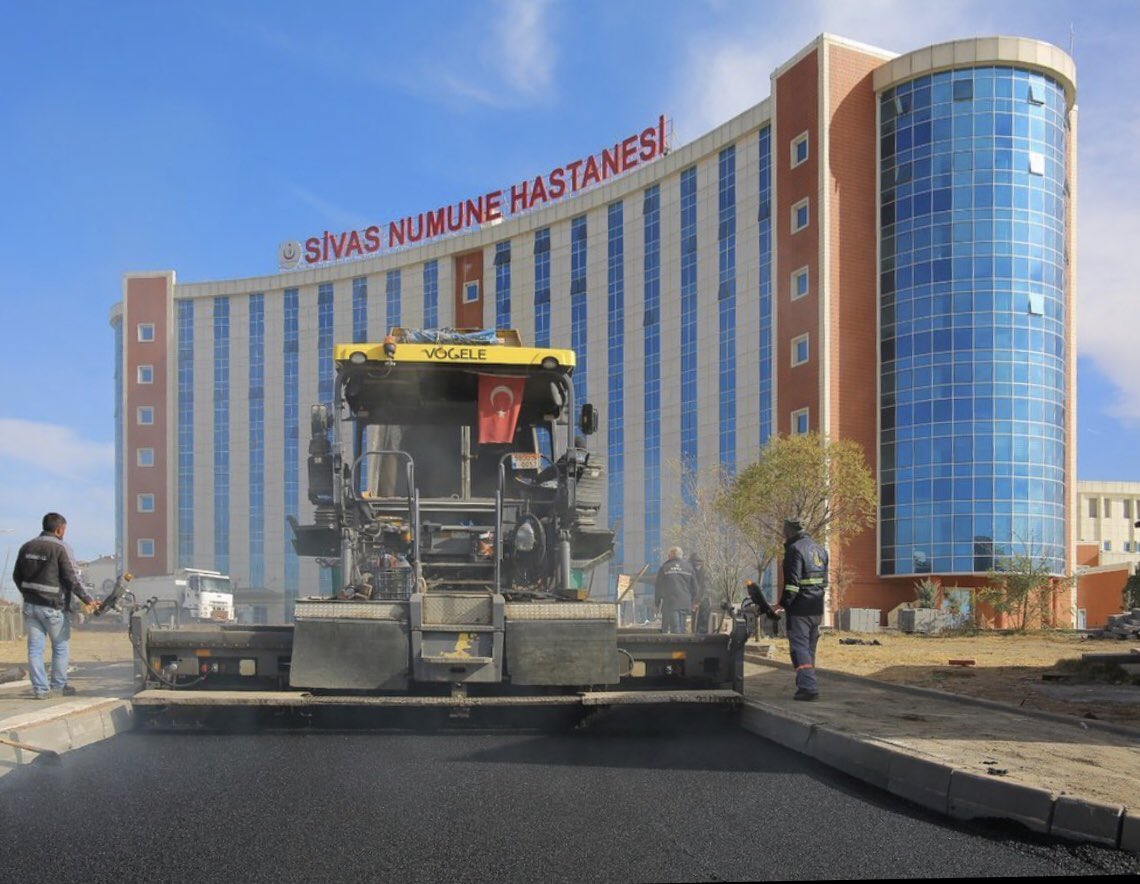 Sivas_Num_Hast's tweet photo. Yeni Numune Hastanesi çevre düzenlemesi,asfalt ve yol çizgileri tamamlandı. 

#sivas #sivasnumune https://t.co/1ggFAybP6f