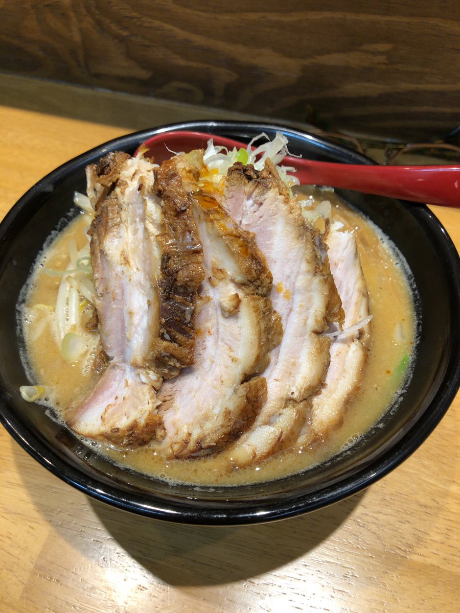 ドンモヤイダ ランチラーメン 新宿 萬馬軒 味噌チャーシュー麺食べました 寒い日はコレ味噌ラーメン 極太麺に濃厚味噌 スープは大好きな味噌ラーメンの基本形 野菜もたっぷり取れて大満足です 今日からまた1週間出稼ぎです 味噌ラーメン