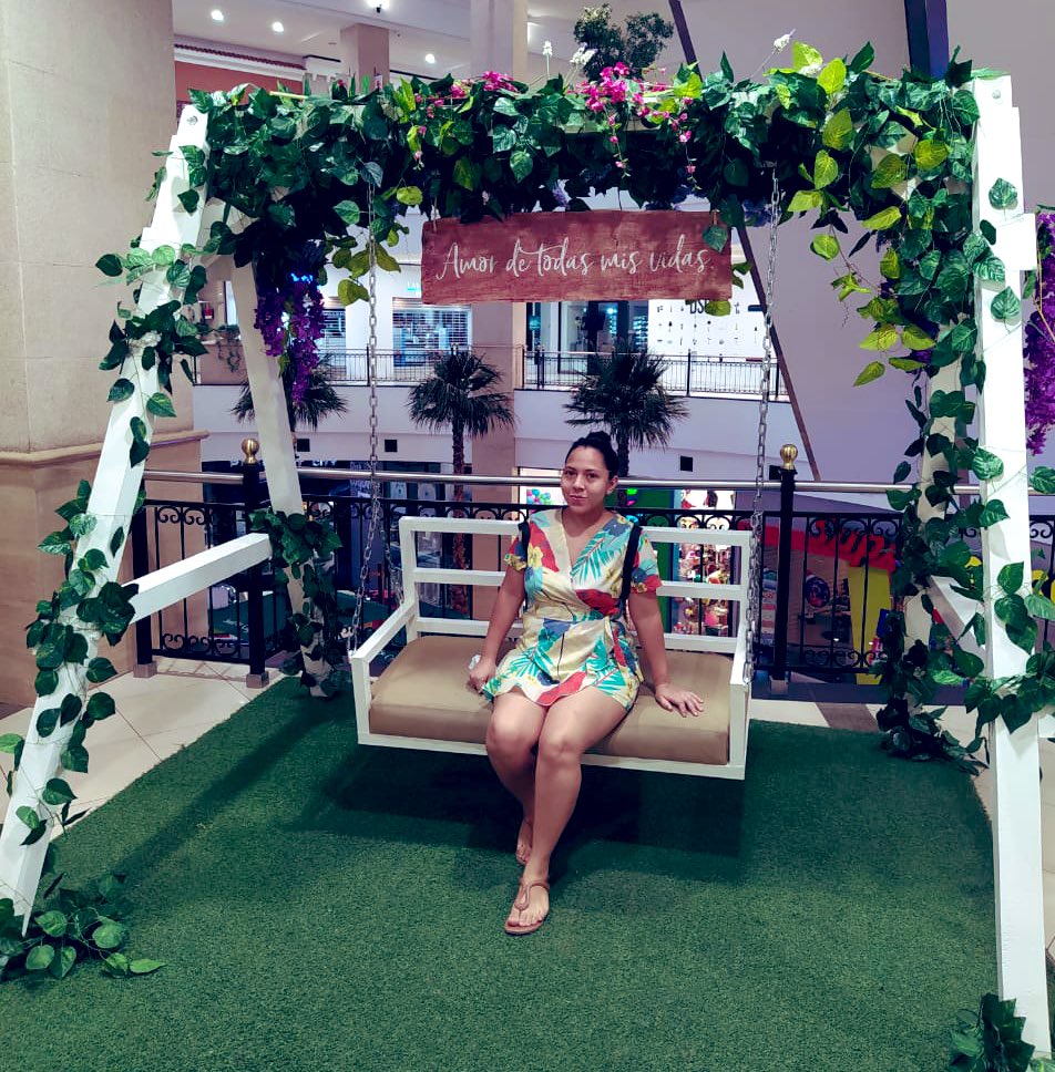 MarianeIz's tweet photo. X ahí perdida en el Bosque del #mall jajaja 😜 😂 #2020 https://t.co/JLaiHKHVtN