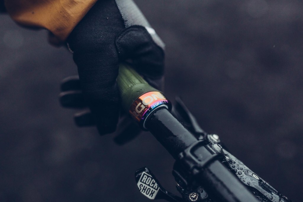 ElementlyBlog's tweet image. Complete That Oil Slick Look With These Limited Ergon Grip Clamps - element.ly/2020/11/ergon-…