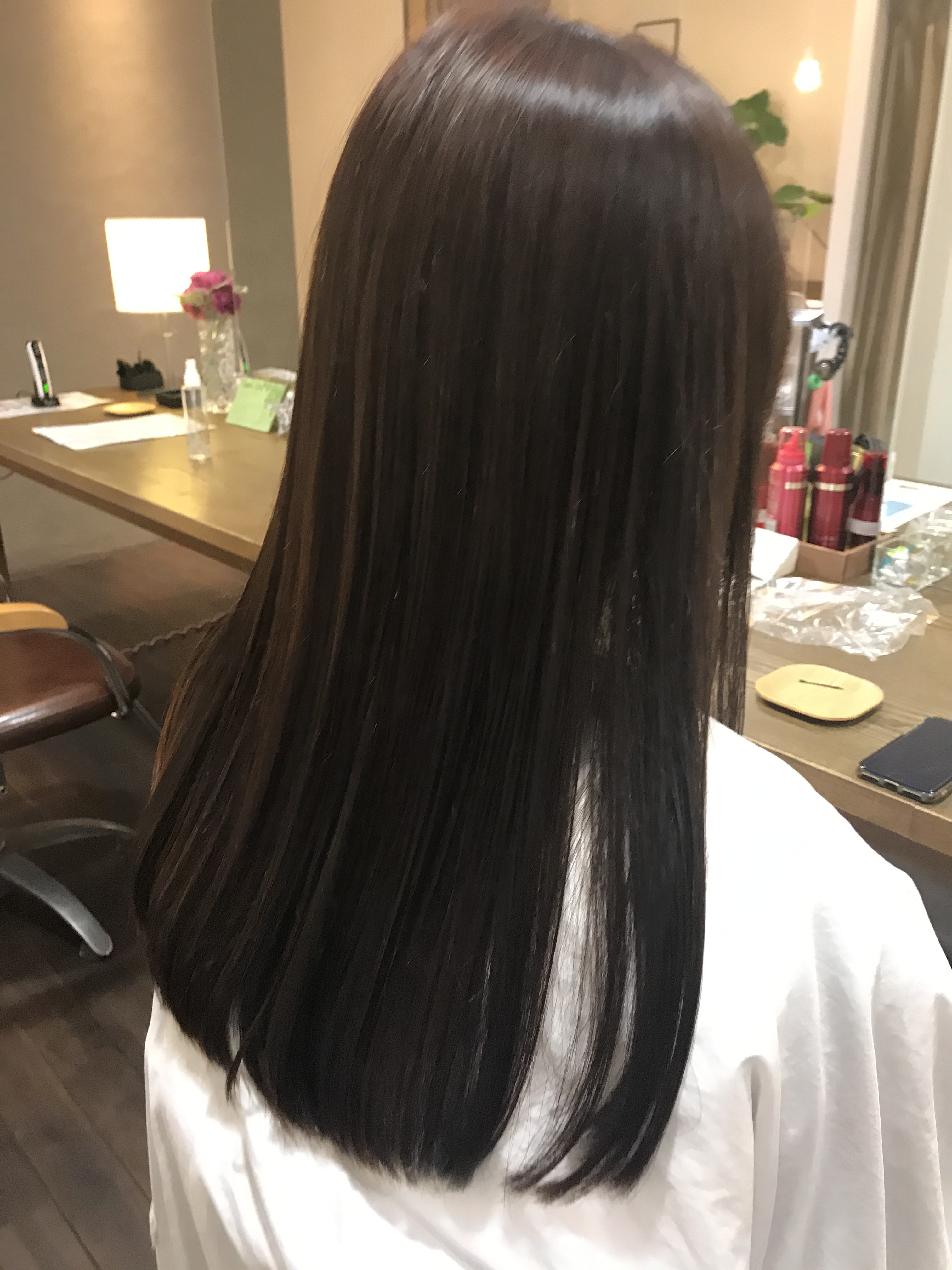 Hair Palms こんにちは スタイリストの木本です 甘めヘアカラーならショコラブラウンがおすすめ チョコレートのようにやわらかく まろやかさが特徴のヘアカラー 大人の女性らしいふんわりとした仕上がりになりますよ 暗めのショコラブラウン