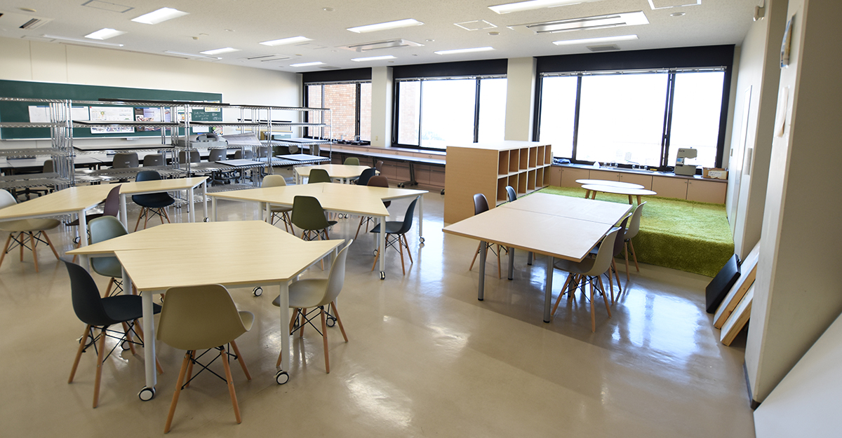 京都橘大学 News 現代ビジネス学部 の 都市環境デザイン学科 が製図室 を改装しました Yourself ３つのワークスペースからなるアトリエ をテーマに自由度の高い空間へと生まれ変わっています 詳細はこちら T Co 0cbhxx1p5j