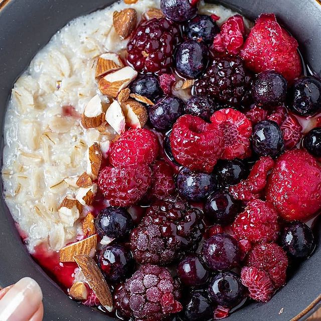 A wholesome bowl of goodness by rachel ❤ #repost⁣
🌱 #OrganicLarder 🌱⁣
"𝘖𝘳𝘨𝘢𝘯𝘪𝘤 𝘮𝘦𝘢𝘯𝘴 𝘭𝘢𝘳𝘥𝘦𝘳..."⁣
⁣
🌱#اللاردرالعضوي🌱
اللاردر هو العضوي⁣
⁣#glutenfree #breakfastbowl #organic #eathealthy #uaeorganic #dubaifood #HealthLiving #dubaifoodie