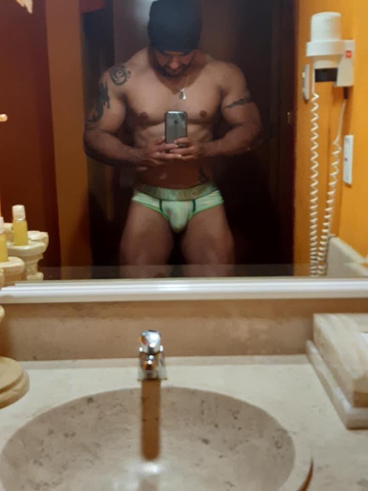 pepestar69's tweet photo. #Sripper #MaleDancer #Male #Dancer #StripperTony #Tony #Tattoo #Tatuaje #Tlaxcala #Hombre #MuscleMan #Muscle #SexyMan  No me gusta su voz me gusta el y su pito https://t.co/Slxkp1PZr6
