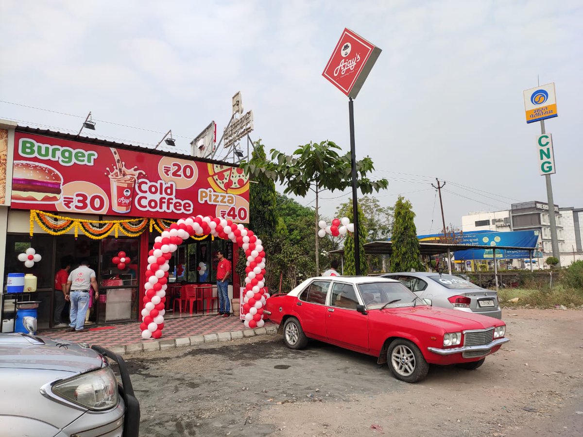 ajaysgoodfood's tweet photo. Ajay's Dholapipla Grand Opening Snaps.. ๐ Ajay's Pizza. Burger. Cold Coffee๐๐๐ฅค Taste It To Believe It. ๐
#GrandOpeningSnaps #InaugurationPics #Dholapipla #AjaysDholapipla #Navsari #NH48 #Highway #Proud #NewOutlet #FastFoodRestaurant #FoodLover #Foodie #Food #Foodstagram https://t.co/CrAh20hP94