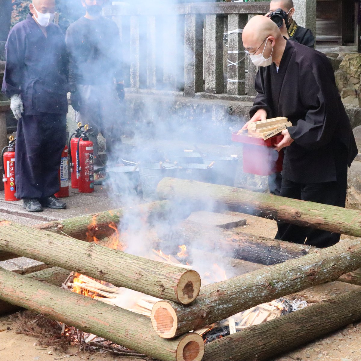 知恩院 和順会館 على تويتر 本日 濡髪大明神にて 濡髪大明神大祭 が行われました 願い事が書かれた 護摩木 を焚いて ご多幸を祈念する法要です 京都 Kyoto 知恩院 和順会館 宿坊 ホテル 濡髪大明神大祭 知恩院 和順会館 على تويتر 本日 濡髪大明神にて 濡髪大明神大祭 が行われました 願い事が書かれた 護摩木 を焚いて ご多幸を祈念する法要です 京都 Kyoto 知恩院 和順会館 宿坊 ホテル 濡髪大明神大祭