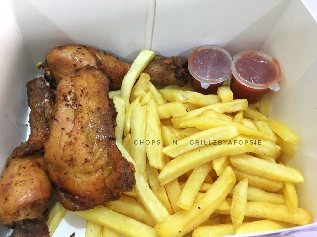 chopsngrills's tweet photo. We're currently taking orders for chicken and chips tomorrow. Let's give you that irresistible taste experience 😋😋. We're in Ilesa and we deliver quality above all👌👌
#ilesa #mealsinilesa #chickenfries #chicken #chickenandchips #CookEatRepeat #BlackFridayDeals @cocospeaks https://t.co/3uSFrxwcEu