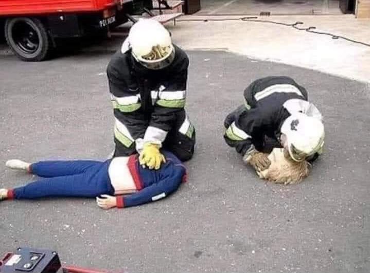 lePUPH's tweet photo. Quand tu continues ton DP jusqu’au bout alors que depuis la question 3 tu as tué ton patient #memecredi https://t.co/OKkI1cAAZf