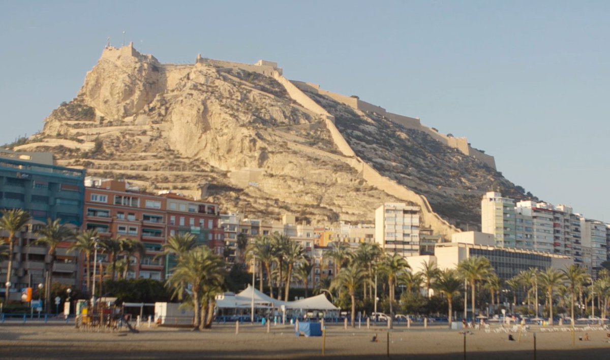 Conoce la #geología de #Alicante en menos de 20 minutos. El Castillo de Santa Bárbara, la Ereta, el Benacantil, la Iglesia de Santa María, la Explanada, el Postiguet... youtube.com/watch?v=hpTs_I…
Este reportaje se enmarca en la programación de la #Mednight2020 #divulgación #UA