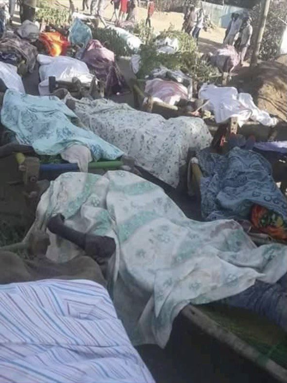 melaku_alebel's tweet image. #አሸባሪው_ህወሃት ከምስረታው እስከ ግብአተ መሬቱ ድረስ በኢትዮጵያ ህዝብ በተለይም በአማራ ላይ ሲያደረስ የኖረውን ከሰውነት ያፈነገጠ ጭካኔ የተሞላበት የዘር ማጥፋት ወንጀል #የዓለም ህዝብ ለመፍረድ በሚያስችለው መንገድ  #ማይካድራ ላይ ፈፀሟል::