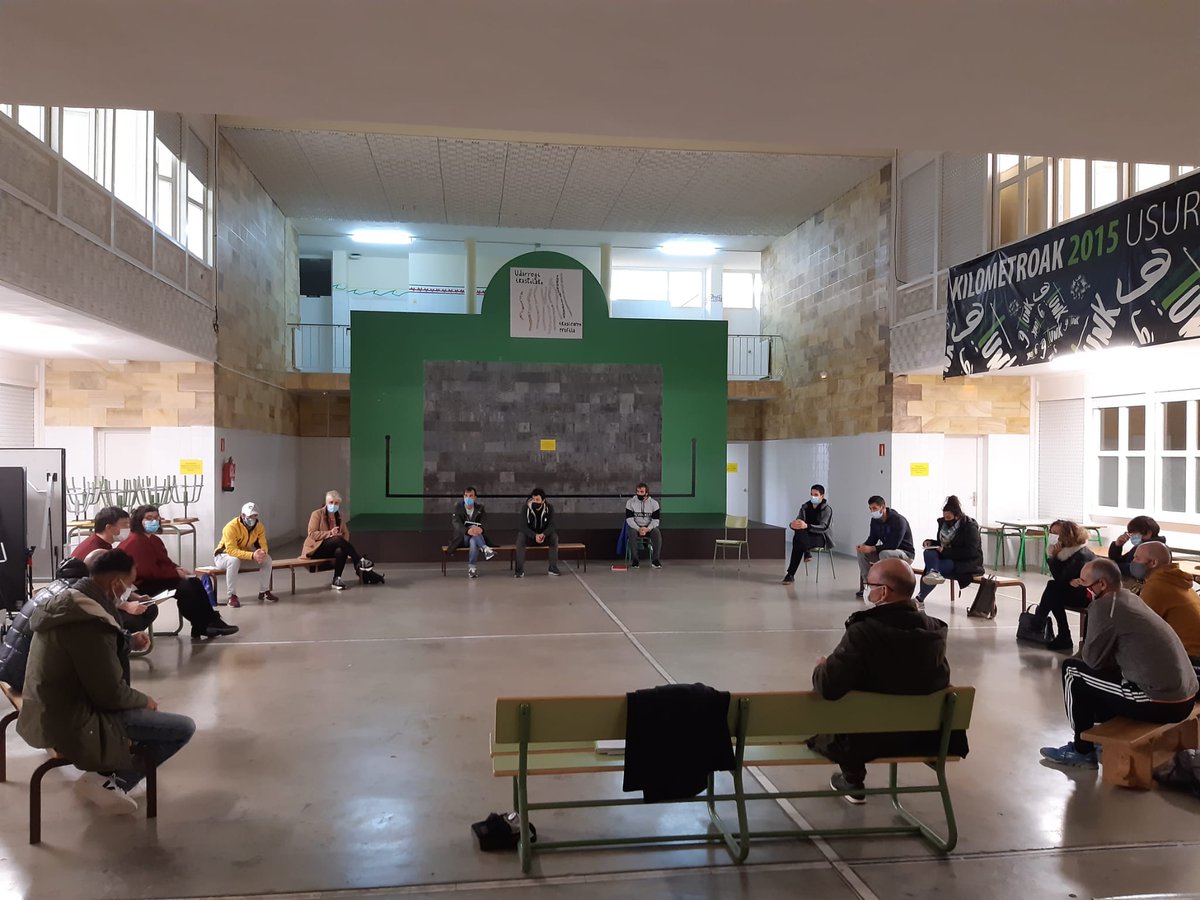 Atzo eskola kiroleko eta kirol federatuko eragile zein klubekin elkartu ginen, uneko egoeraren jarraipena egin eta beraien kezkak entzuteko. Aukera izan bezain laster, aktibitatea nola berreskuratu pentsatzen ere hasi ginen.
<a href="/usurbiludala/">Usurbilgo Udala</a>
#kirolabai 
#herrihezitzaileensarea