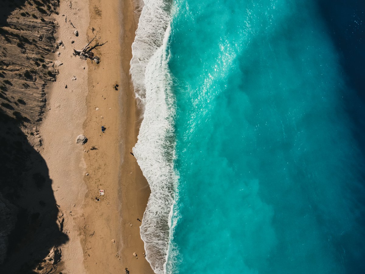 LefkadaLastMin's tweet photo. When you get down there you'll know the sport was worth it. #EgremniBeach #Lefkada 

#Mediterranean #Europeanbeaches #Greekbeaches https://t.co/zOc4MTGxNo