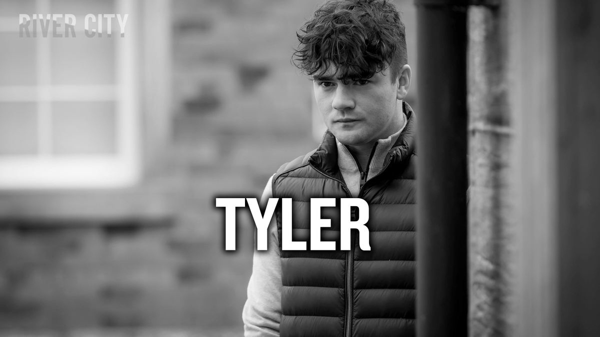 bbcrivercity's tweet photo. Could Tyler be Poppy's stalker?

#RiverCity https://t.co/xF1XEqLMe1