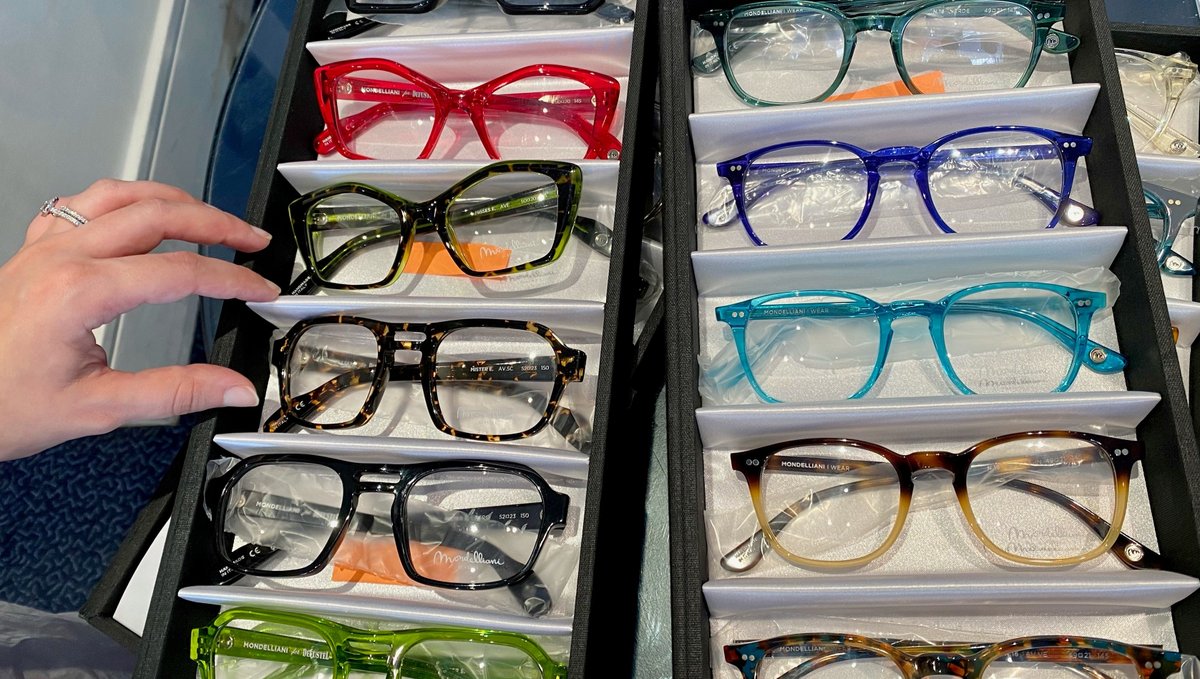 Specsofken's tweet image. We love when reps visit and show us new frame styles! 

Do you have a favourite eyewear brand or style?