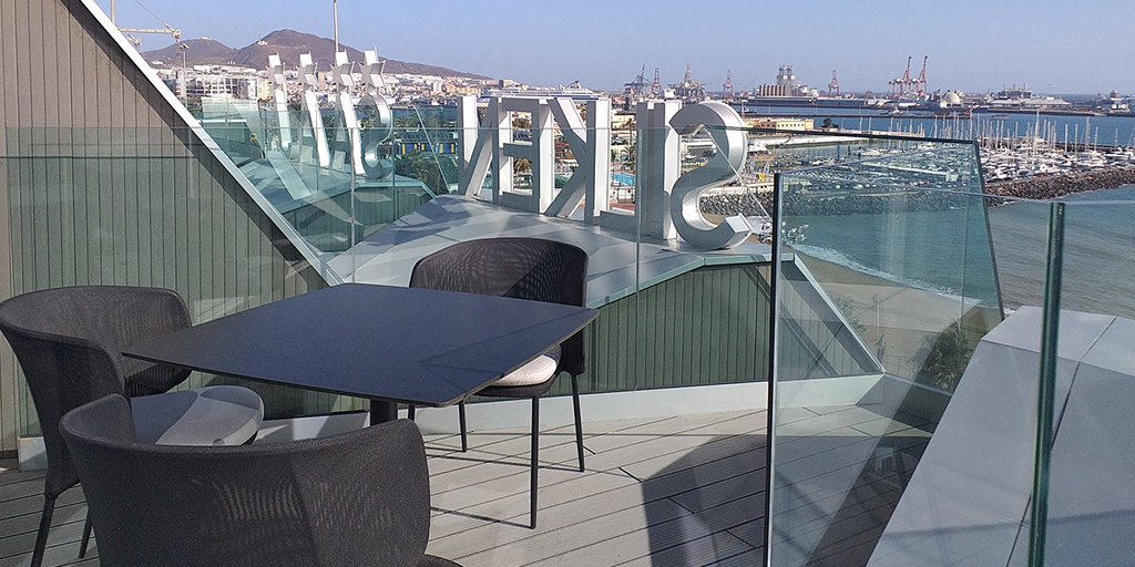 Silken_Hoteles's tweet photo. El interior del @SilkenSaaj Las Palmas te dejará con la boca abierta 🤩. Las vistas desde sus terrazas, también 🏖️. Elige el mejor lugar para vivir la #ExperienciaSilken con #HotelesSilken https://t.co/1hDnDSiDJN