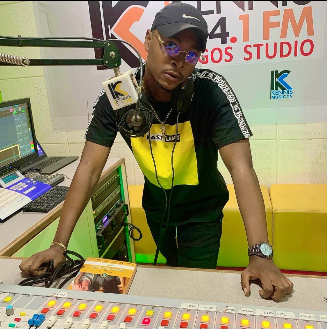 OJayyWright's tweet photo. 😇😇 I had an amazing time on #Kennisinthemorning Show with @ifeajagbe @omahvibez @real_eddie_joe . . 
Thank you for having me 🙏@kennyogungbe @idogungbe @kennis104fm 

#FujiPop #Newmusic #Fuji #Pop #Bluediamond 💎 https://t.co/PSZuOcA8om