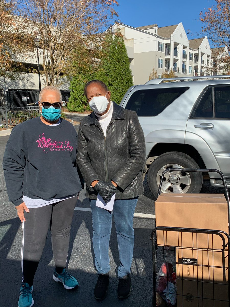PinkFrogHelps's tweet photo. A huge thank you to the New Advent Choir and Cascade UMC for partnering with us to provide a week’s worth of groceries for our patients. We appreciate Willie A. Watkins Funeral Home/A-Watkins Limo Service &amp; Transportation for delivering the items. #pinkfroghelps #NACThanksgiving https://t.co/UQGZZ0l7mm