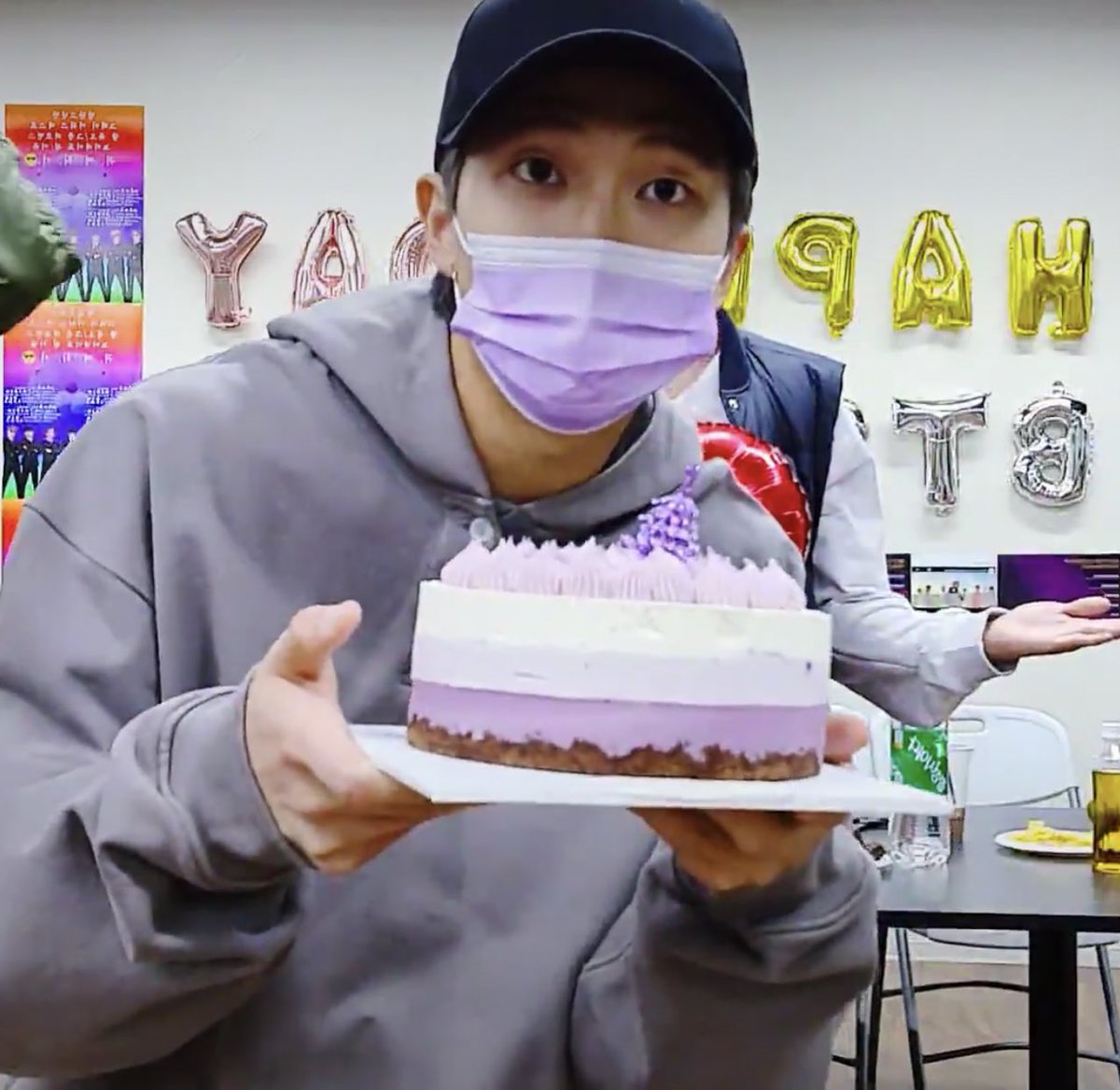 BTSARMY Kitchen &amp; Bar⁷ on Twitter: "The cake that the boys use to celebrate their Grammy nomination in the Live is from A Twosome Place. One of their favorite bakery picks for