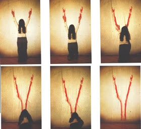 saratorressifon's tweet photo. Ana Mendieta reflexiona en muchas de sus obras sobre las formas de violencia hacia la mujer. En la imagen puede verse una secuencia de Untitled (Blood Sign #2/Body Tracks). La obra se enmarca en las acciones con sangre que realizó en los 70. #25n #wah25n @WomanArtHouse https://t.co/P0apCfhGP6
