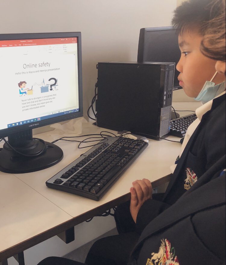 HabsHatchamPri's tweet photo. Year 5 working on their online safety PowerPoints in their Computing lesson. Some children opted to make digital comic books about keeping safe online!#OnlineSafety #ComputingAtHTG #PurpleMash #InternetSafety @purpleMash @natonlinesafety https://t.co/bftlgZKT25
