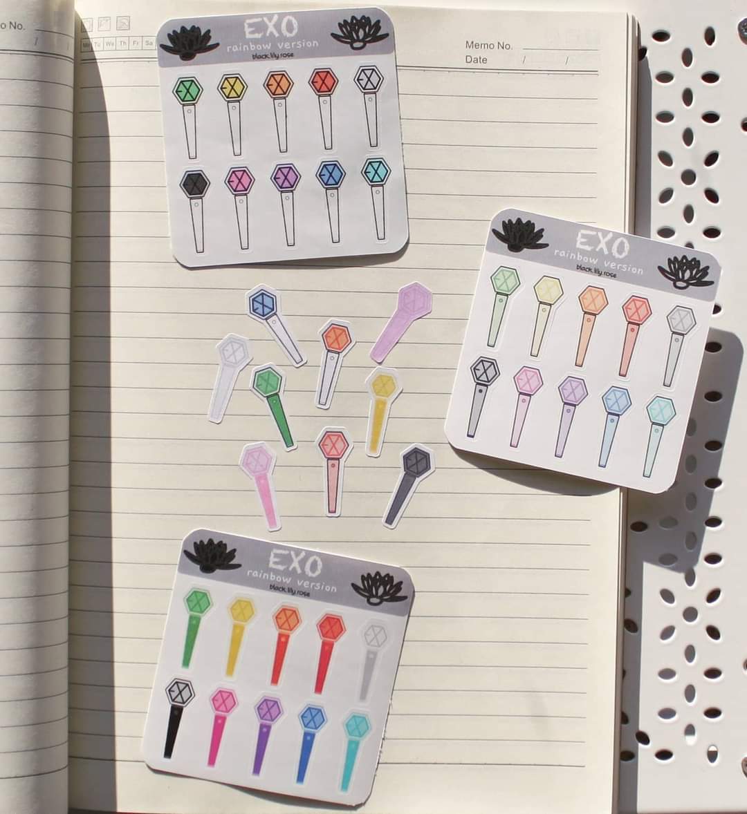 Black_lily_rose's tweet photo. EXO lightstick ⚫🟣🔵🟢🟡🟠🔴⚪ #exolightstick #sticker #stickers #stickersheet #exo #exologo #rainbow #엑소 #엑송엘 #exol #digitalart #xiumin #suho #baekhyun #chen #chanyeol #do #kai #sehun #minseok #jongdae #junmyeon #jongin @weareoneEXO https://t.co/ocMvrz7OTs