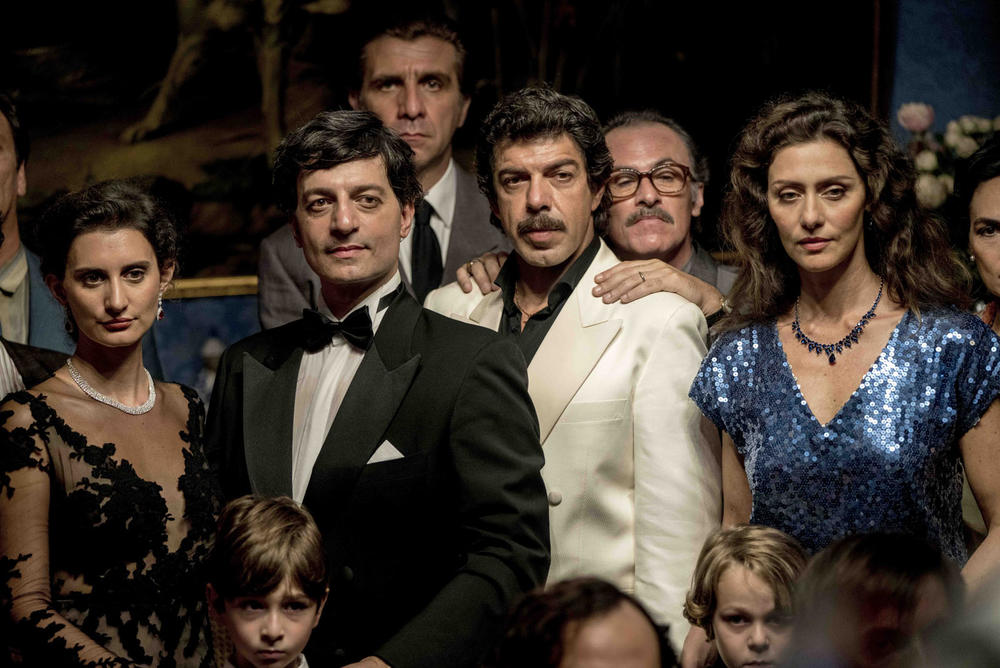 Maestro fait son cinéma et vous conseille de regarder sur @canalplus le meilleur film jamais réalisé sur la mafia sicilienne :