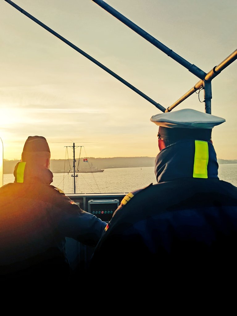 A516DON's tweet photo. Nach einer Nacht mit jeweils einer #Korvette an der Seite, hieß es morgens wieder Anker auf. Ein neuer spannender Tag beginnt! @EidamTorsten @Com1DEUCorvSqn @Flot1DeuNavy #WIRSINDMARINE https://t.co/UiSlEQoXlW