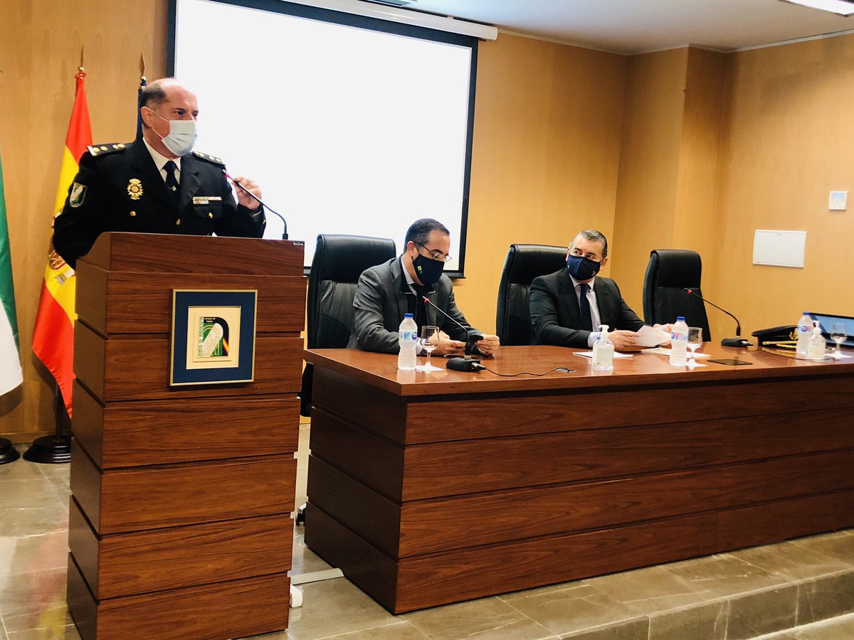 Encantado de comenzar #miércoles inaugurando un encuentro pionero:

I Jornada sobre Ciberseguridad y Seguridad Interior puesta en marcha por DG Estrategia Digital y Gob Abierto para formar a la #UnidadPolicíaAdscrita para combatir el cibercrimen en los ámbitos de su competencia.